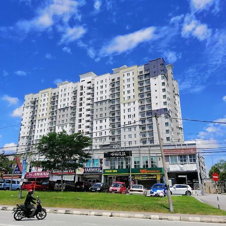 Tropika Homestay Bangi With 3 Bedrooms Каджанг Екстериор снимка