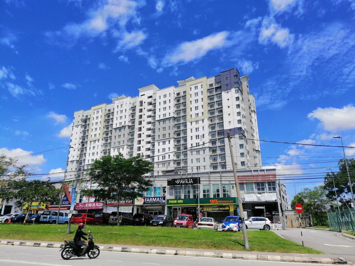 Tropika Homestay Bangi With 3 Bedrooms Каджанг Екстериор снимка