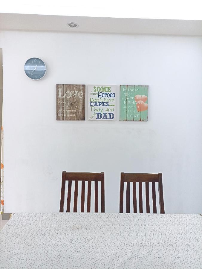 Tropika Homestay Bangi With 3 Bedrooms Каджанг Екстериор снимка